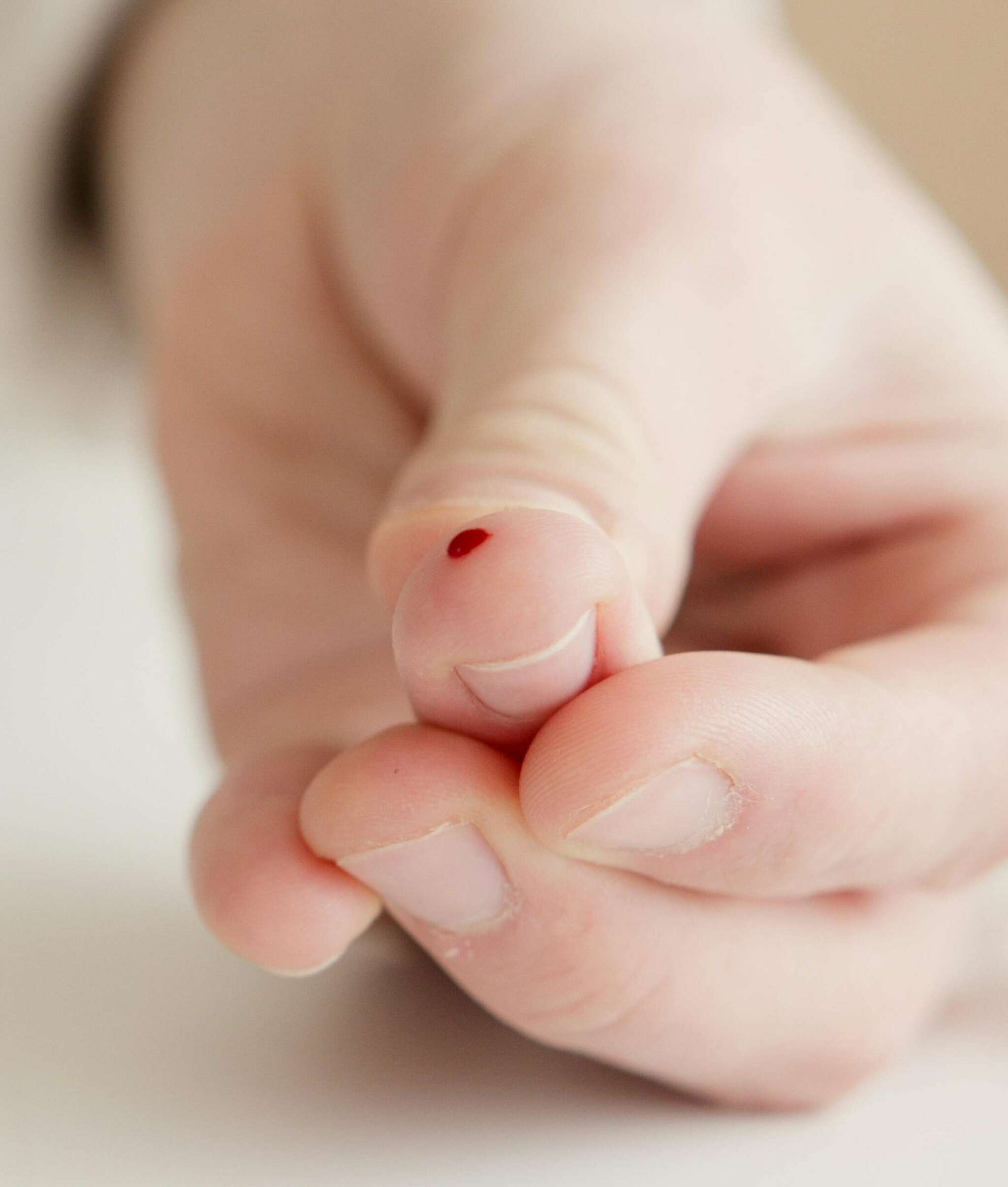 Bluttest über die Fingerkuppe – gänzlich schmerzfrei in der Apotheke