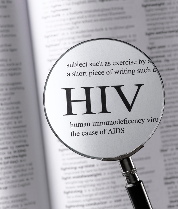 Das Bild zeigt eine Lupe und das vergrößerte Wort HIV.