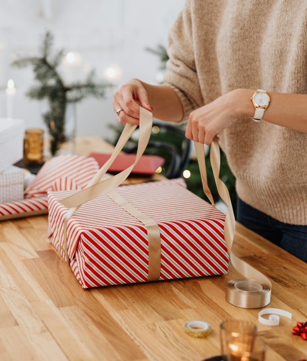 © Canva Geschenkideen aus der Johann Strauss Apotheke