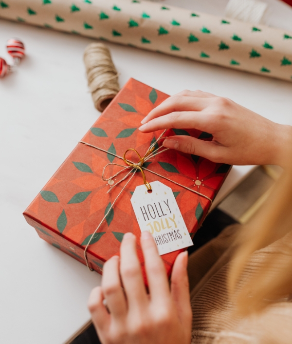 © Canva Geschenkideen aus der Johann Strauss Apotheke